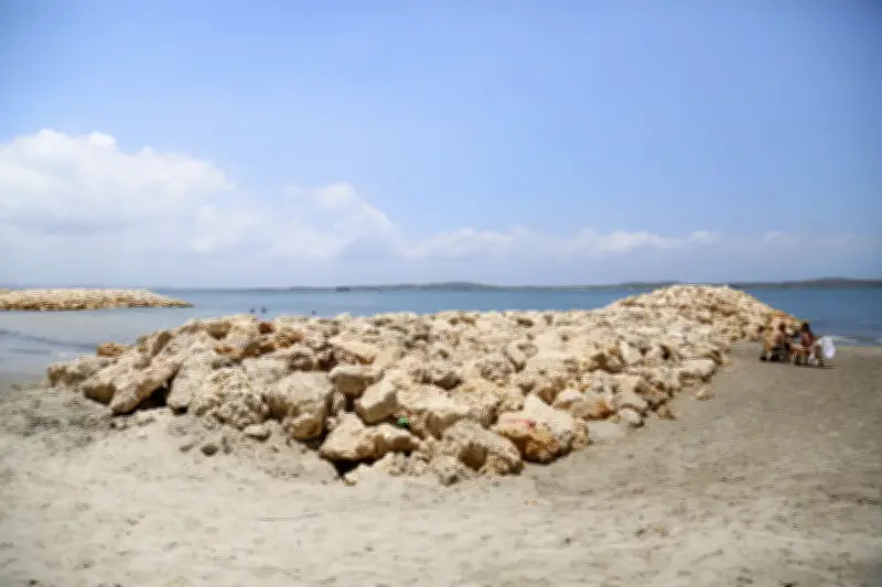 Residentes de Castillogrande alertan por espolones en playas