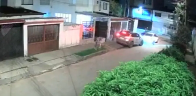 Roban camioneta en Suba con niña de 7 años dentro: videos captan el hurto en Bogotá