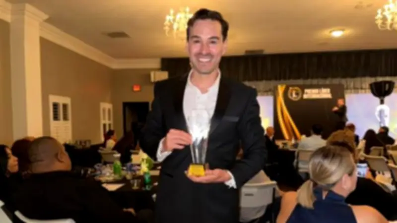 Ronald Torres es reconocido como Líder Internacional en Artes Escénicas en gala global