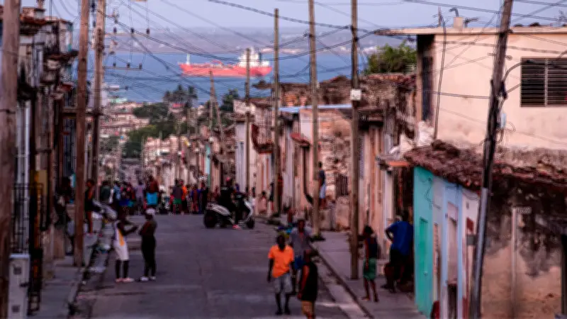 Rusia entrega crudo a Cuba en Matanzas y promete continuar su apoyo estratégico