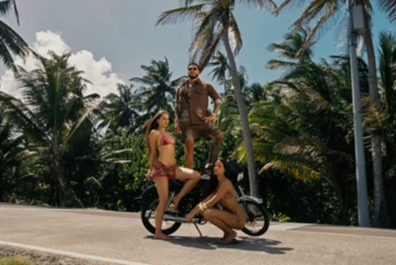 Ryan Castro fusiona reggaetón y moda con colección 'Awaa' inspirada en el Caribe