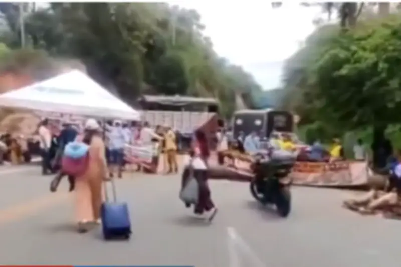 Santander en crisis: bloqueos en vía al aeropuerto de Bucaramanga por protesta campesina