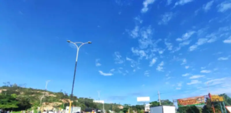 Santander: Habilitan paso intermitente en vía al aeropuerto Palonegro tras bloqueos que afectaron 13 vuelos