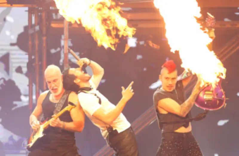 Sebastián Yatra deslumbró en Bogotá con su gira 'Entre tanta gente'