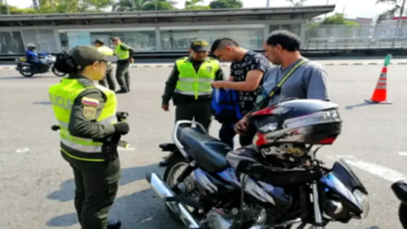 Seguro todo riesgo para motos en Colombia: costos promedian $1,1 millones anuales en 2026