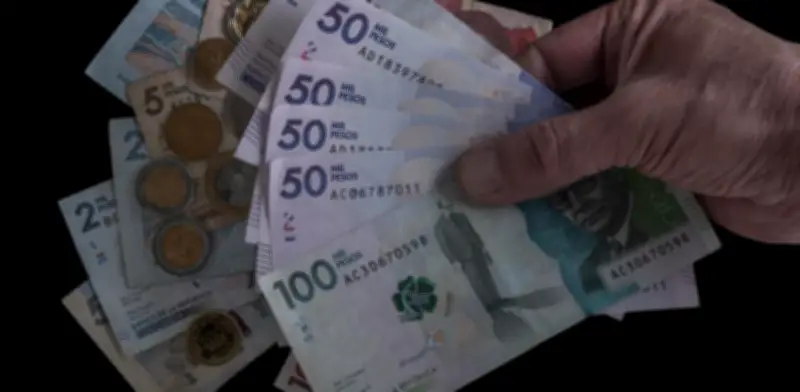 Senado aprueba restitución de la Mesada 14 para docentes pensionados en Colombia