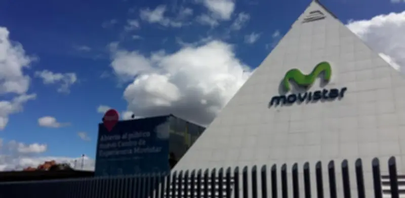 SIC investiga a Movistar por cobros no autorizados de equipos WiFi y deficiencias informativas