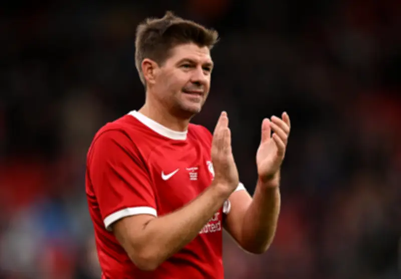 Steven Gerrard, leyenda del Liverpool, pide el regreso de Luis Díaz al club inglés