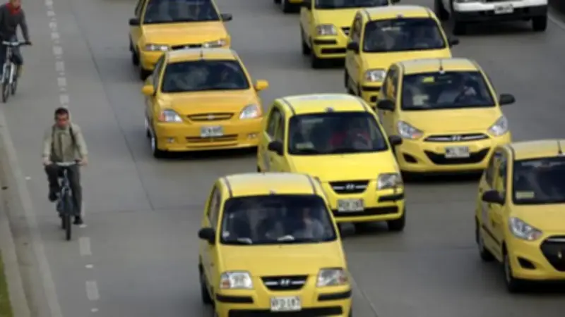 Taxistas de Medellín exigen al alcalde Federico Gutiérrez mayor seguridad para el gremio