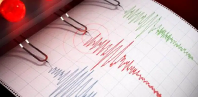 Terremoto de magnitud 7,8 sacude Indonesia y activa alerta de tsunami