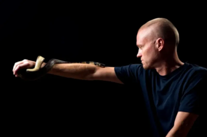 Tim Friede: El hombre que sobrevivió 200 mordeduras de serpientes para crear antídoto universal
