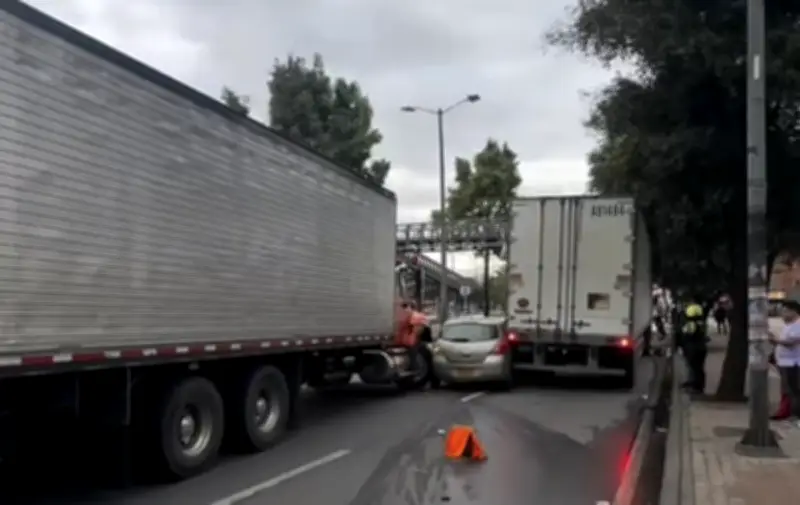 Tractomula varada en Bogotá desencadena choque múltiple tras presunta inacción de agente