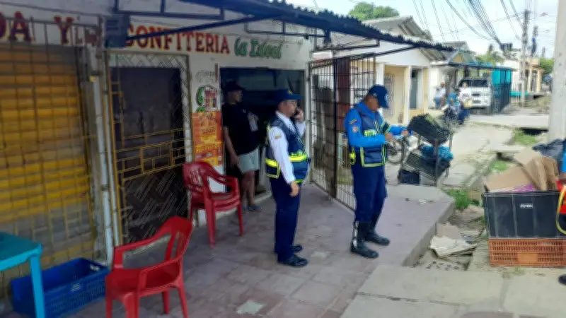 Tragedia vial en Arjona: Motociclista fallece tras impactar contra tienda comercial