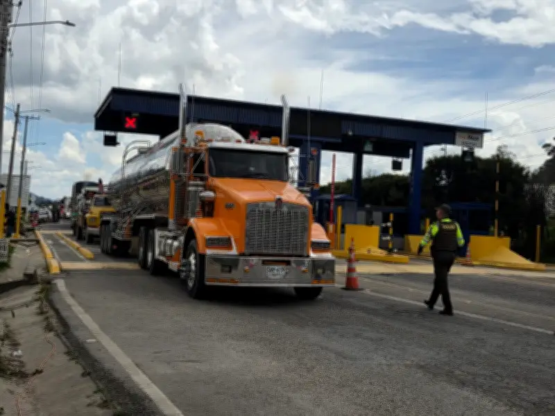 Tragedia vial en Cundinamarca: 5 muertos y 21 heridos en accidente de tractomula sin frenos