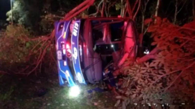 Tragedia vial en Tolima: bus intermunicipal volcó dejando al menos tres muertos y 20 heridos