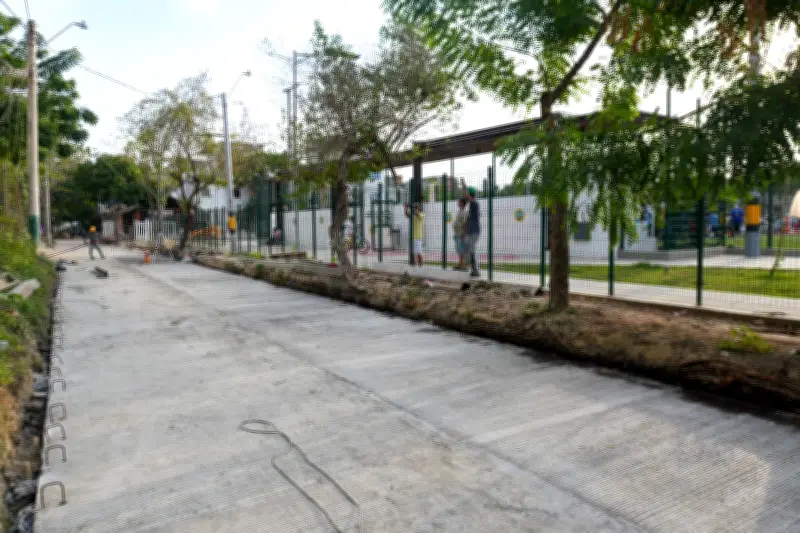 Transversal 65 en Cartagena supera 85% de pavimentación mejorando acceso a familias
