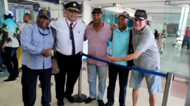 Tras 41 años en el aire, capitán de vuelo se despide entre homenajes y emoción