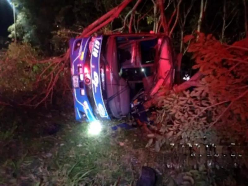 Tres muertos y heridos tras volcamiento de bus intermunicipal en la vía Ibagué-Bogotá