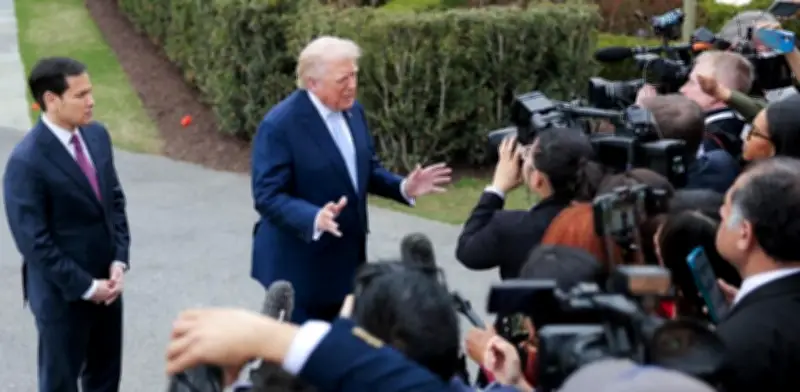 Trump analiza propuesta iraní para reabrir estrecho de Ormuz