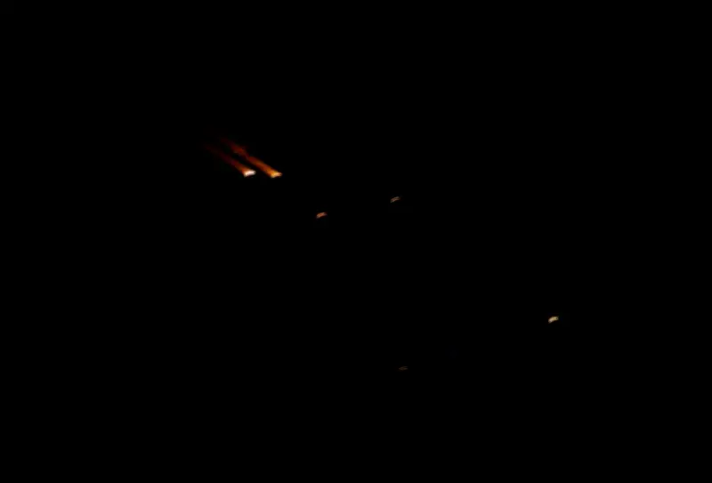 Trump anuncia audaz rescate de piloto en Irán mientras escalan ataques en Golfo Pérsico