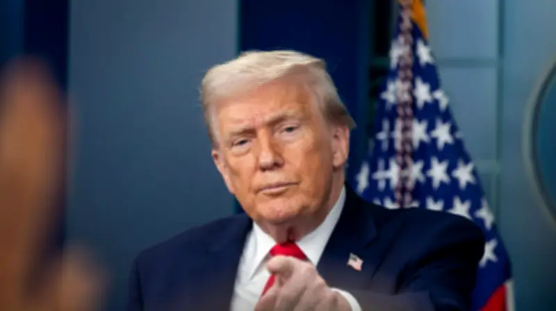 Trump extiende tregua con Irán y afirma que el país está colapsando