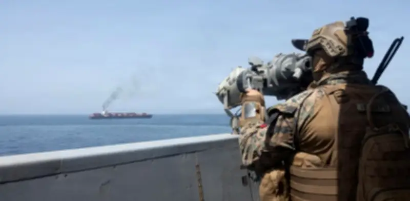 Trump mantiene negociación con Irán abierta, pero cierre de Ormuz pone en riesgo frágil tregua