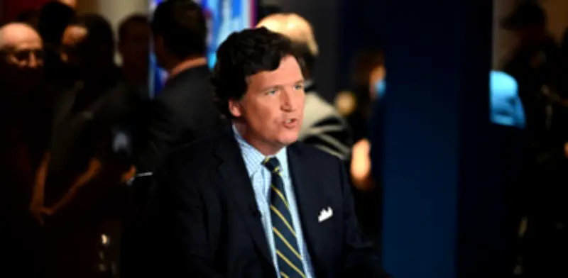 Tucker Carlson se disculpa por apoyar a Trump: 'Me atormentará por mucho tiempo'