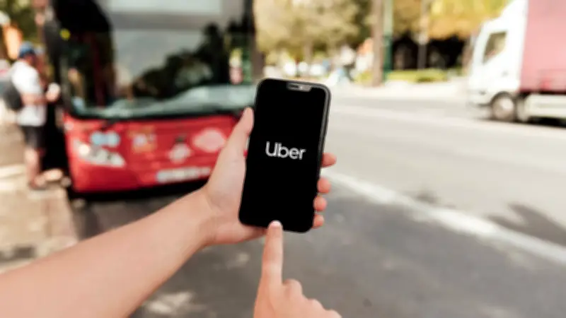 Uber lanza función para reservar hoteles desde su app