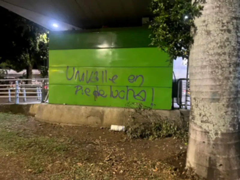Vandalismo en siete estaciones del MÍO en Cali durante marcha de antorchas de Univalle