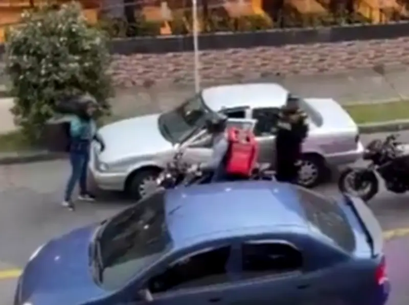 Video muestra agresión de domiciliarios a adulto mayor en Bogotá: Policía investiga