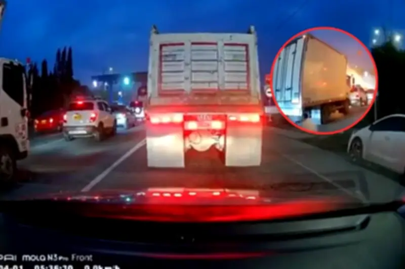 Video muestra el instante del trágico accidente de camión en peaje de Zipaquirá