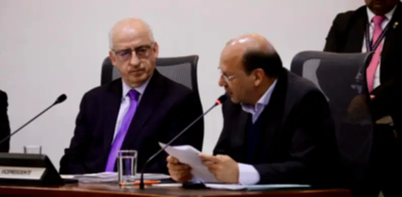 Villar defiende gestión económica en Senado mientras Gobierno evalúa retorno a Junta del Banco