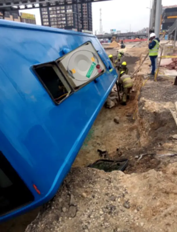 Volcamiento de bus del SITP en la av. 68 dejó tres heridos
