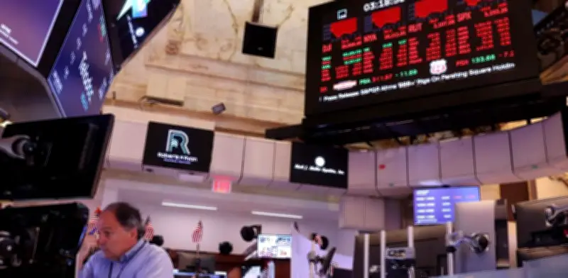 Wall Street cierra mixto ante discurso de Trump sobre Irán; Londres única bolsa europea positiva