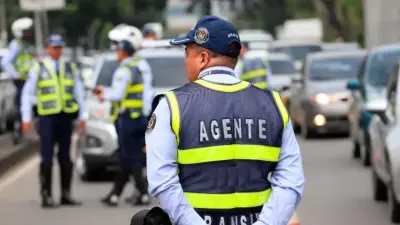 Altercado en El Rodadero: ciudadanos retiran motos de grúa durante operativo de tránsito en Santa Marta