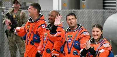 Astronauta se proclama 'plomera espacial' tras reparar inodoro de 23 millones en misión lunar