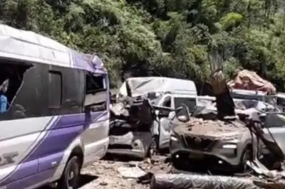 Atentado en vía Panamericana: cilindro bomba destruye bus y deja 7 muertos