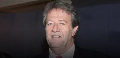 Atrapados en Internet: La dualidad de la red entre conexión y control