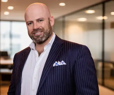 Aumento del salario mínimo frena contratación en sector hotelero colombiano