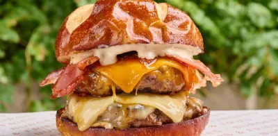 Burger Master 2026: Ovejo y Álvaro Clavijo lanzan la Big Band Burger desde $21.000