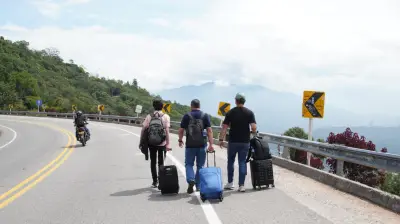 Campesinos de Lebrija rechazan acuerdo de sus voceros y mantienen bloqueo vial