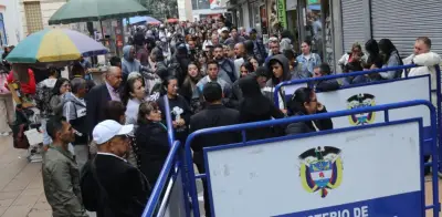 Caos en sedes de pasaportes por falla tecnológica: largas filas y miles de quejas en Colombia