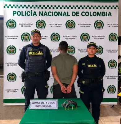 Capturan a hombre con revólver calibre 38 en barrio La Esperanza de Cartagena