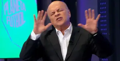 Carlos Antonio Vélez critica manejo de James Rodríguez y pide hablar de fútbol