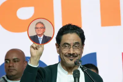 Cepeda rechaza a Lemus en su campaña presidencial tras escándalo de audios con 'Papá Pitufo'