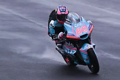 David Alonso remonta en España y termina cuarto en Moto2