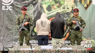 Dos disidentes de 'Iván Mordisco' se entregan por temor a bombardeos en Colombia