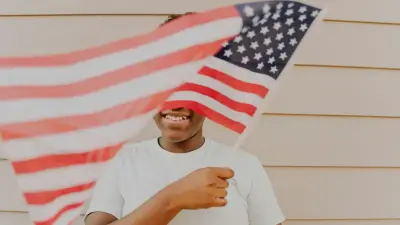 EE.UU. revisaría ciudadanía de cientos de naturalizados