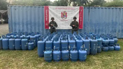 Ejército recupera 113 cilindros de gas hurtados por disidencias en zona rural de Tuluá