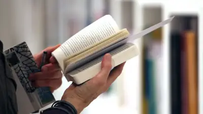 Encuesta LEO 2025: 7 de cada 10 bogotanos leen al menos una vez por semana